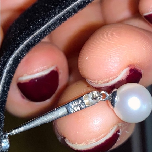 14 K white gold dangle pearl earrings - Picture 5 of 6